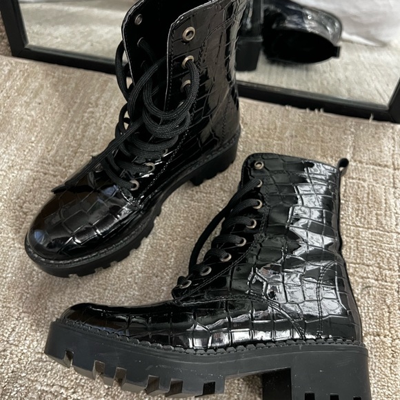 Patent leather combat boots - Picture 2 of 4